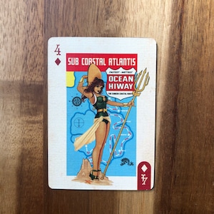 Aimant pour réfrigérateur cartes à jouer recyclées DC Bombshells Mera