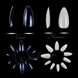 Puede incluir: Un juego de 12 uñas postizas de almendra transparentes y naturales. Las uñas están dispuestas en círculo, con las uñas transparentes a la izquierda y las uñas naturales a la derecha. Todas las uñas son del mismo tamaño y forma.