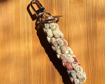 Handgefertigter Schlüsselanhänger | Upcycled Japanischer Kimono-Stoff | Einzigartiges Geschenk für Sie und Ihn Nachhaltige Accessories | Japanisch inspirierte Schlüsselanhänger
