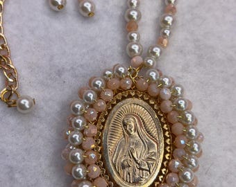 COLLANA VERGINE MARIA, collana di perle, collana Vergine Maria, collana religiosa, Vergine Maria in oro