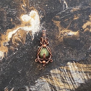Wire wrapped pendant, wire wrapped, copper wire wrapped, wire wrapped labradorite, green labradorite, witch pendant, witchy jewelry