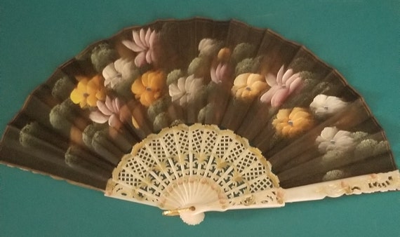 HAND FAN Vintage 1960's - image 2