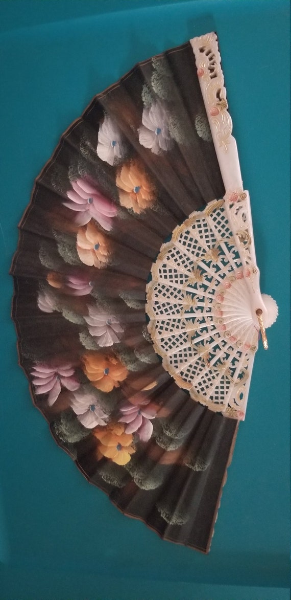 HAND FAN Vintage 1960's - image 1