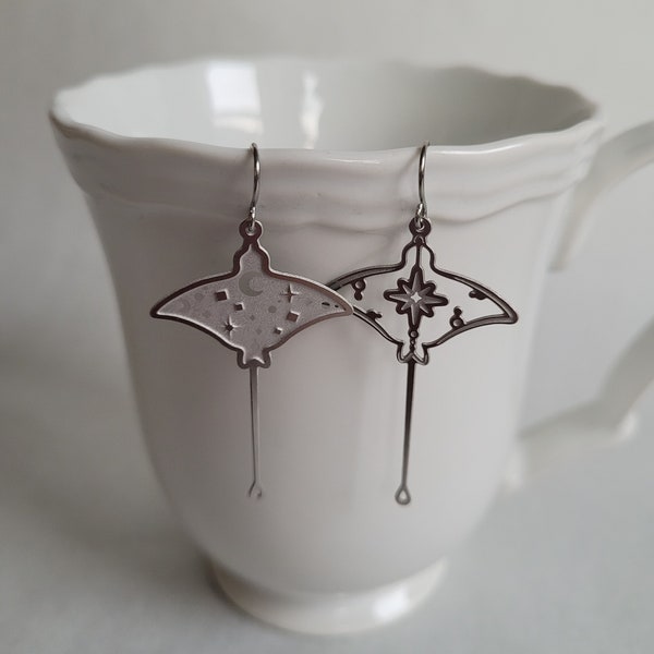 Star/Moon Manta Ray Earrings - silver stainless steel