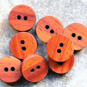 3/4 zoll orange/rote Narra Holz Knöpfe mit kleinen Löchern, Bastelknöpfe, große Akzentknöpfe, Mantelknöpfe, Knöpfe zum Stricken,