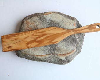 Handcrafted Olive Wood Spatula: Thin Pie Server