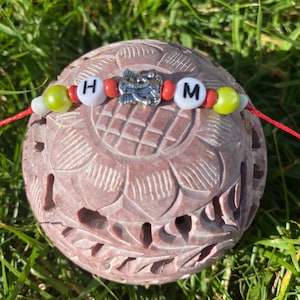 Spersonalizowana bransoletka Ganesh Rakhi | Ręcznie robiona bransoletka z imieniem | Prezent z okazji Raksha Bandhan dla brata lub przyjaciela | Ganesh Rakhi | Spersonalizowana bransoletka