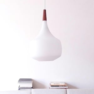 Lámpara colgante vintage de cristal opalino de Uno & Östen, lámpara de techo de cristal lechoso con forma de gota, lámpara sueca de los años 60, luminaria original.
