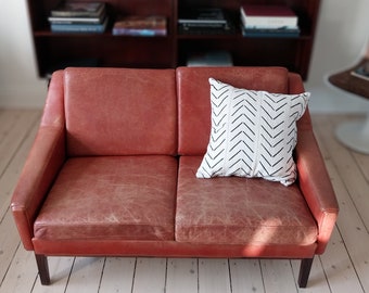 Danish sofa George Thams, vintage leather loveseat, brown leather couch, mid century couch, Mcm furniture, couch with patina cognac leather