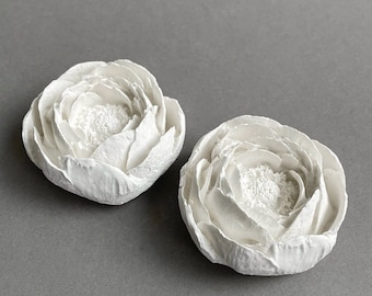 Paeonien aus Keramik, off white — Set mit 2 Stück — Blume Dekoration — Blume weiß — Blume Tischdekoration — Blüte aus Keramik