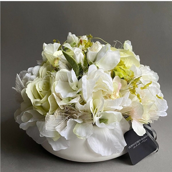 Blumengesteck „WHITE PAEONIA“ mit Blüten aus Textilgewebe — Seidenblumen — Stoffblumen — Blumengesteck haltbar — Blumen künstlich — Paeonia