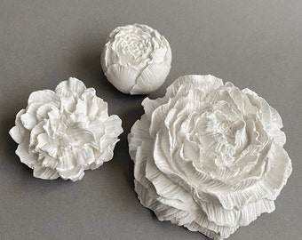 Flores de cerámica blanquecina - juego de 3 piezas - decoración floral - flor blanca - clavel rosa peonía paeonie - decoración de mesa de flores