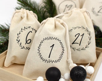 Adventskalender Säckchen | Kränze | Adventskalender zum Befüllen | 24 Stoffsäckchen mit Zahlen