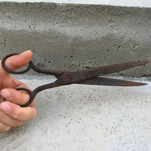 Antique scissors / Craft scissors / Vintage scissors / Embroidery scissors / Traditional scissors / Fabric scissors / Thread scissors /