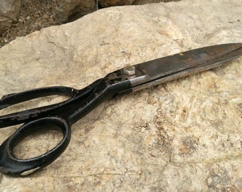 Antique scissors / Craft scissors / Vintage scissors / Embroidery scissors / Traditional scissors / Fabric scissors / Thread scissors /