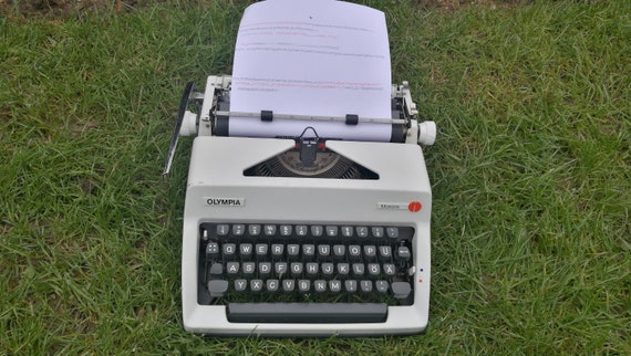 タイプライターオリンピア Olympia ドイツ製 レトロ アンティーク 中古