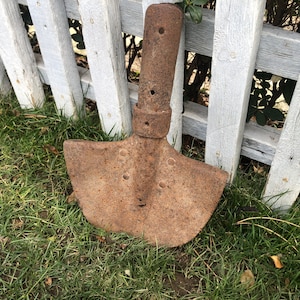 An old shovel / Vintage shovel / Antique shovel / A small shovel / Digging shovel / Garden tool / Country house decor / Farm tool /Gift idea