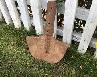An old shovel / Vintage shovel / Antique shovel / A small shovel / Digging shovel / Garden tool / Country house decor / Farm tool /Gift idea
