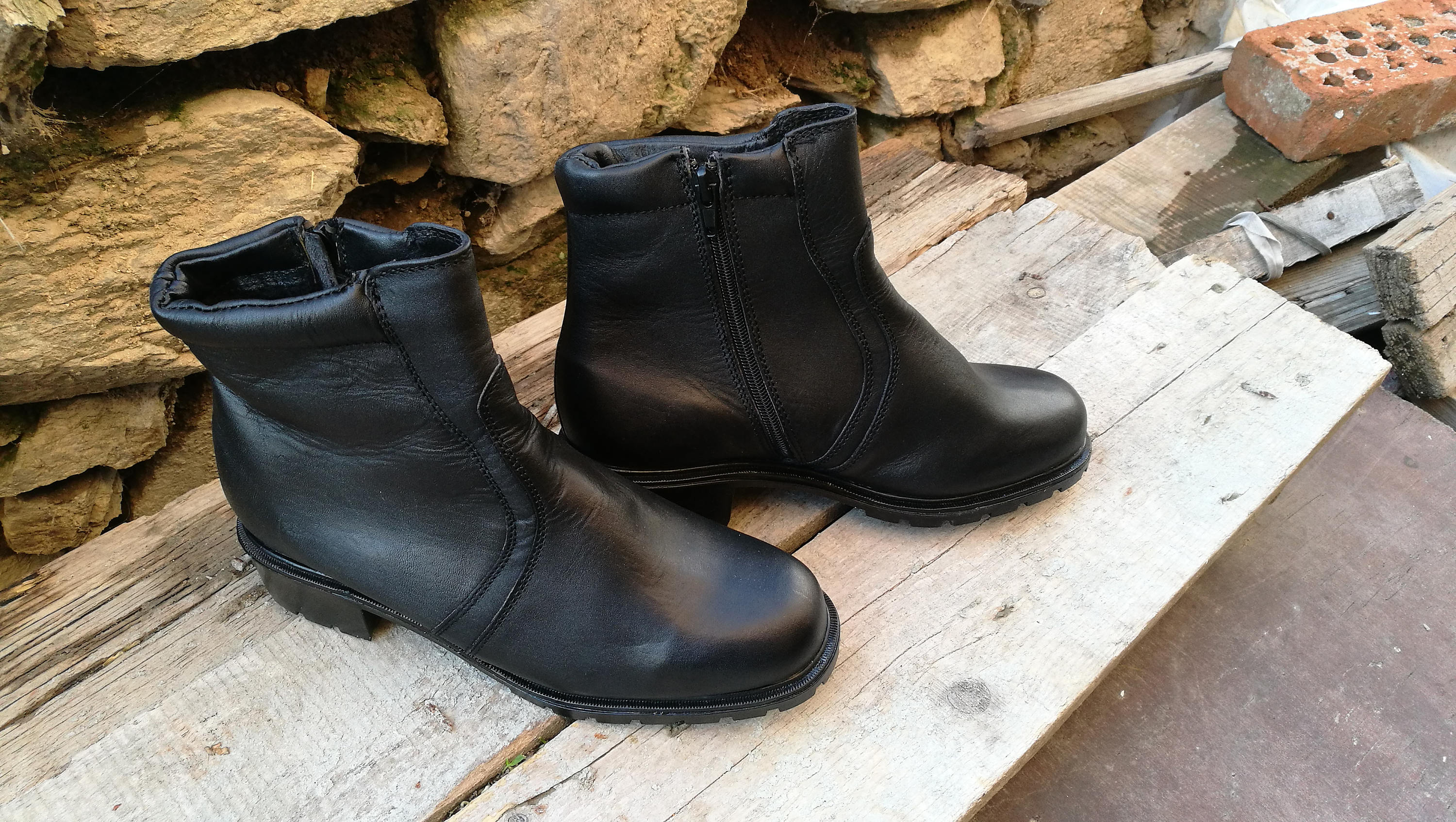 ladies black boots