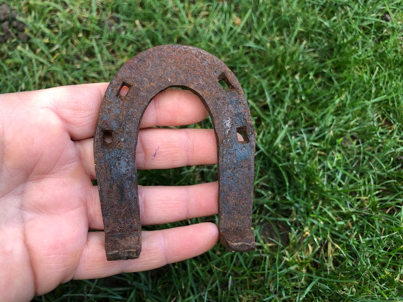 Vintage Horseshoes / Used Horseshoes / Rusty Horseshoes / Iron