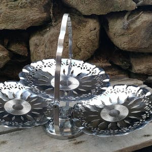 Vintage Frühstück Tablett / auffällige Dekor / Küche Zubehör der 1970er Jahre. / Klapptablett / Serviertablett / Zinn Gebäck Tablett / Küche Dekor /Old Tablett