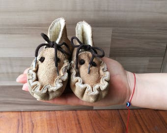 Vintage leather baby shoes /Baby girl shoes /Baby moccasins /Baby slippers /Crochet baby shoes /Baby gift /Unisex baby shoes /Baby boy shoes