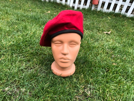 Vintage Red Beret / Wool Red Beret / A Woolen Hat / Ladies  display picture 1