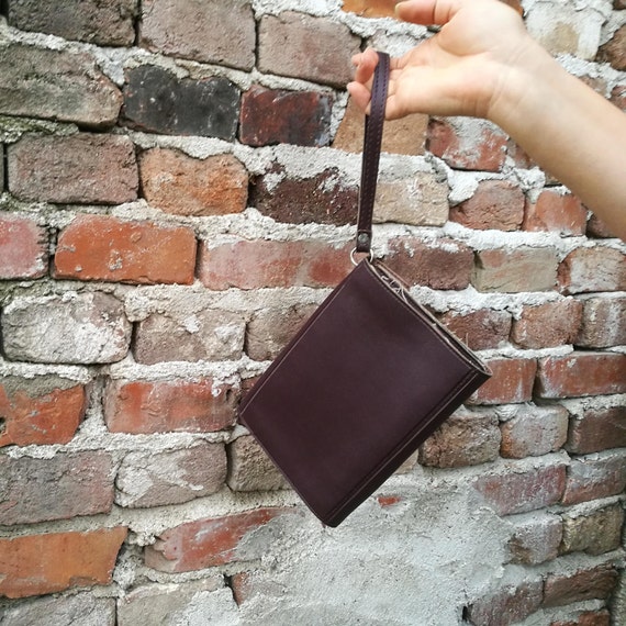 man hand purse