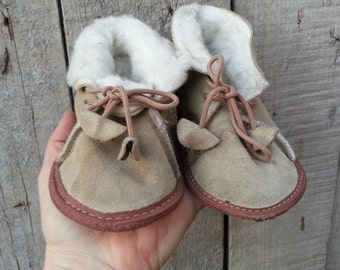 Vintage leather baby shoes /Baby girl shoes /Baby moccasins /Baby slippers /Crochet baby shoes /Baby gift /Unisex baby shoes /Baby boy shoes