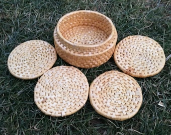 Cup holders / Pads of straw / Set of 4 and a hot pad / Kitchen decoration / Gift for Her / Round doily / Table decoration / Doily set