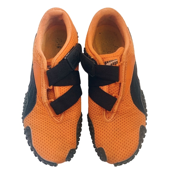 2005 Puma Mostro sneakers in mesh arancione con cinturini neri, scarpe d'archivio futuristiche