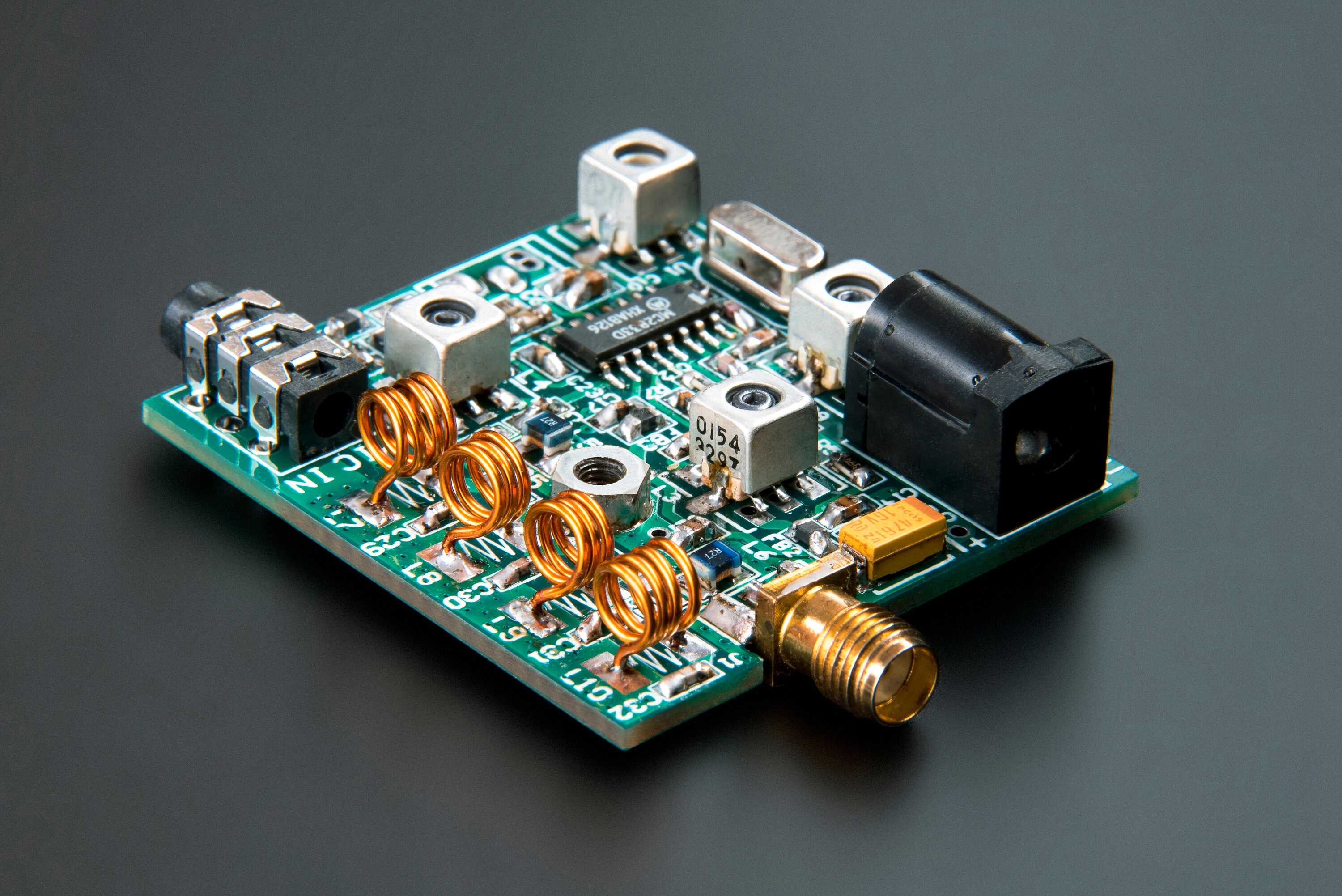 Émetteur Radio HAM TAFM2833 144 MHz - Portable, Faible Puissance 0dBm, Fabrication Ukraine