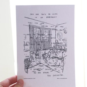Op de afbeelding: Zwart-witte lijntekening van een persoon die op een stoel zit en uit een raam kijkt. De tekst luidt: "Op een dag zul je in een appartement wonen dat je liefhebt, en uit het raam kijken naar de straat terwijl je de balkondeur opent. En je haalt diep adem." en "Weet dat alles op zijn plaats is. Je bent waar je hoort te zijn."