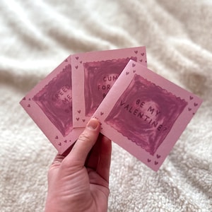 Saint Valentin cartes carré - anniversaire préservatif sexy - Gay Trans Masc Queer Gay non binaire - cadeau pli - fait main dessin Illustration mignon