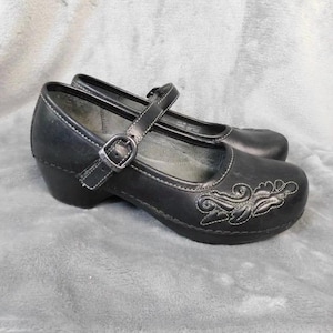 Dansko Maryjane Shoes Womens 38 Black Leather Embroidered Buckle Comfort