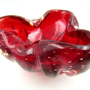 Mid century Murano Sommerso red ribbed bullicante art glass bowl