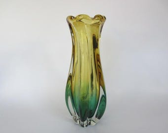 Vintage sanyu ribbed vase green core in olive sommerso japanese art glass 60s