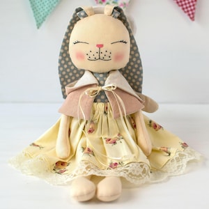 ぬいぐるみのウサギ人形、パーソナライズされたウサギのぬいぐるみ人形、手作りの布製の初めての赤ちゃん人形