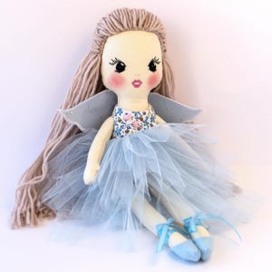 Zachte ballerinapop, gepersonaliseerde lappenpop engel, pop van sprookjesstof