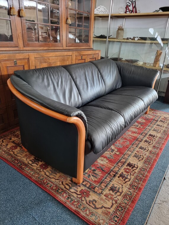 Ekornes Manhatten Black Leather Sofa UK