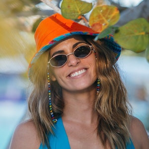 Handmade Beaded Sunglass Chain – Multicolor Flower Pattern