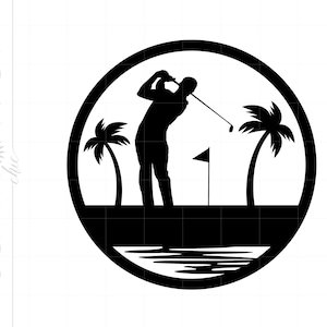 Puede incluir: Silueta en blanco y negro de un golfista balanceando un palo en un campo de golf con palmeras y una masa de agua en el fondo.