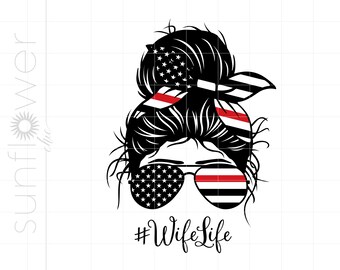 Vida da esposa do bombeiro Svg | Esposa bombeiro Bun bagunçado Svg | Camisa Svg do bolo da bandeira do bombeiro Silhueta Cricut para impressão | #WifeLife Svg SC2362