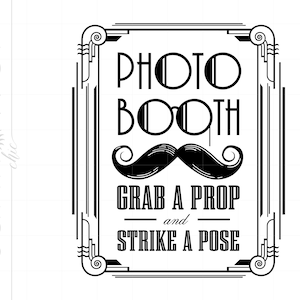 Może przedstawiać: Czarno-biały znak fotobudki z ramą w stylu art deco. Na znaku widnieje napis "Photo Booth", "Grab a Prop", "and", "Strike a Pose". Nad tekstem "Grab a Prop" znajduje się czarno-biały wąs.