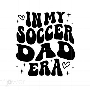 In mijn voetbal vader tijdperk Svg, Groovy Letters voetbal vader shirt Svg, golvende tekst voetbal Svg, voetbal vader tijdperk, Instant Download SC3310