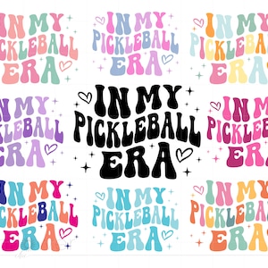 Nel mio pacchetto Svg Pickleball Era, lettere Groovy Pickle Ball Shirt Svg, design artistico per maglietta Pickleball, download istantaneo Pickleball SC3265