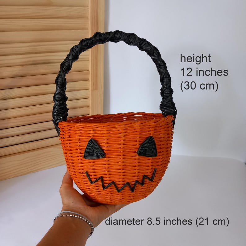 Set of 2 Wicker Halloween Basket. Cat Basket. Pampkin Basket. Wicker