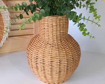 Vase décoratif en osier tressé pour pampas ou fleur séchée.