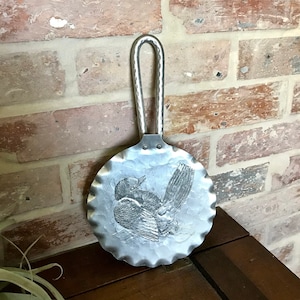 Vintage Hand Hammered Aluminum Crumb Catcher: Bird Etching, Shabby Chic Decor