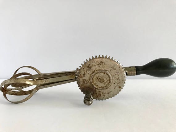 Vintage Hand Held Egg Beater Mixer Vintage Egg Beater Vintage Whisk Froth  Beater Kitchen Decor Cooking Utensil A & J Farmhouse Decor 